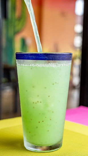 Imagen de Agua Fresca de Penino o Limón con Chía